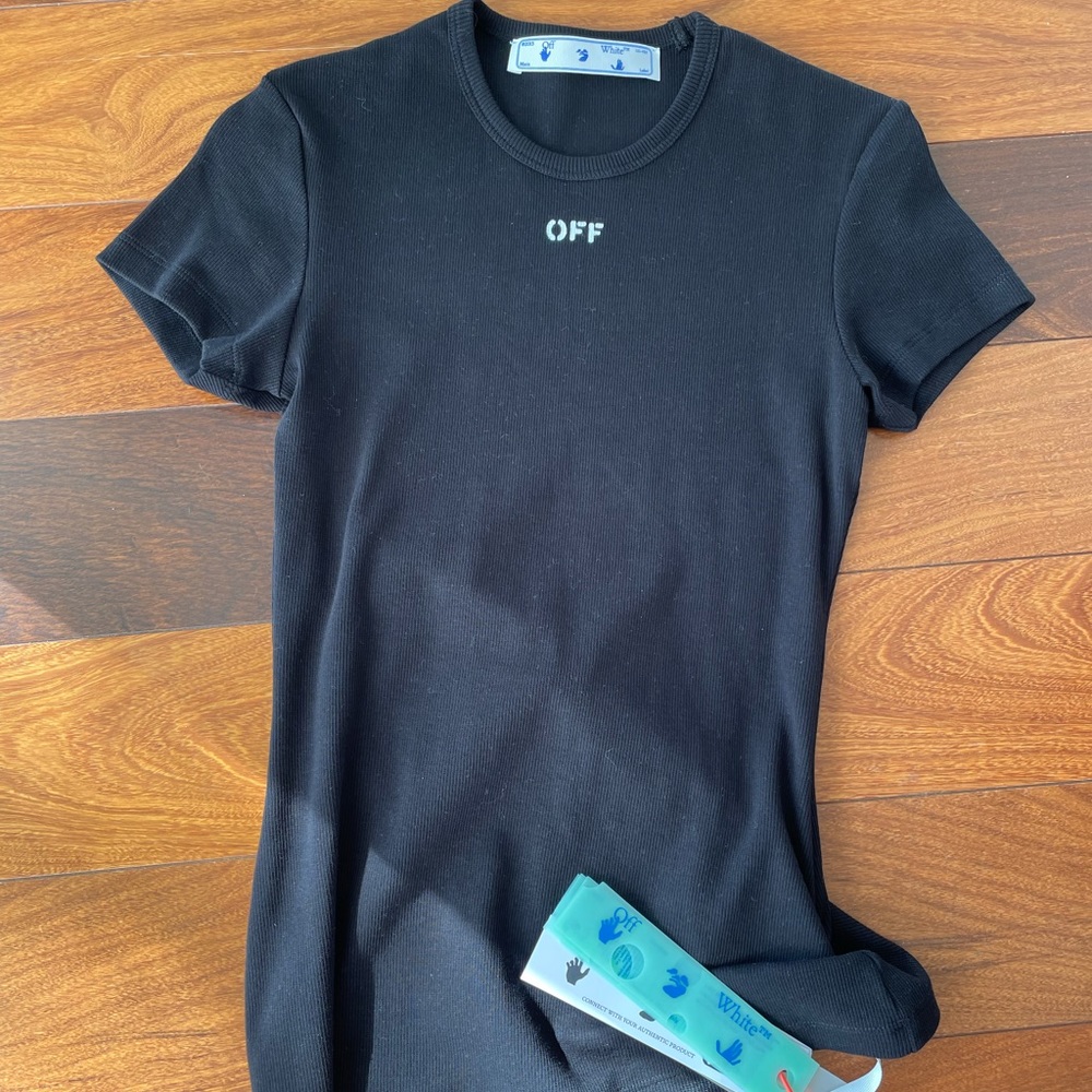 OFF-WHITE fitted T shirt. SOLD out as SMALL